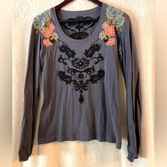 Tops - Embroidered cotton tee shirt